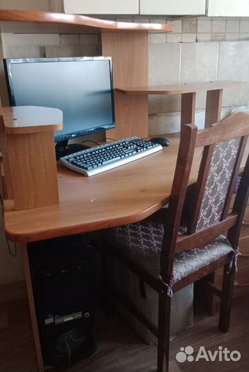 Продам компьютерный стол с ящиками