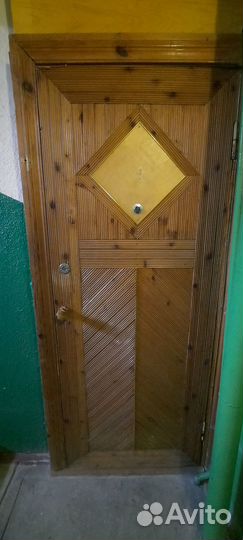 Дверь входная деревянная