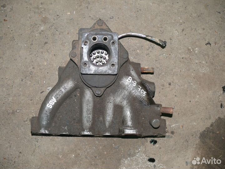 Впускной коллектор Volkswagen Passat B3 1,8 л ABS