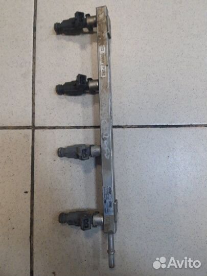 Топливная рампа с форсунками Chery Bonus