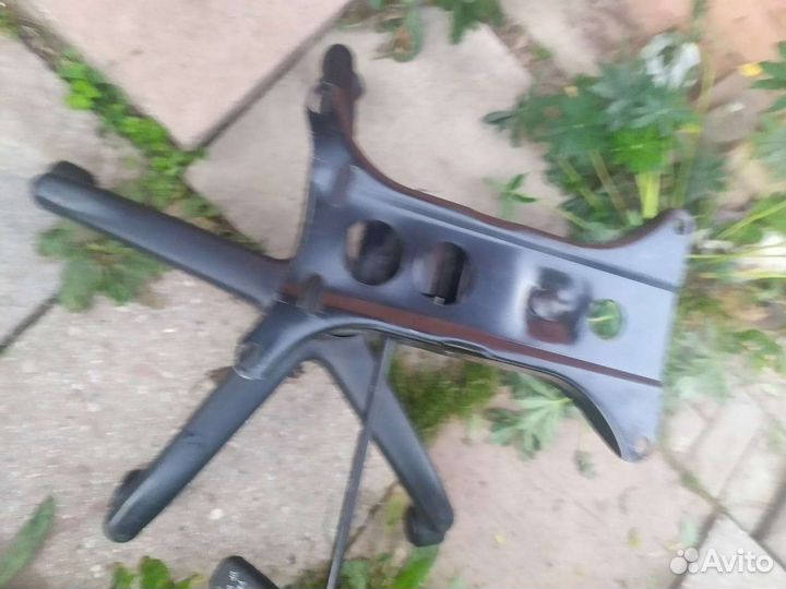 Крестовина, механизм качания компьютерного кресла