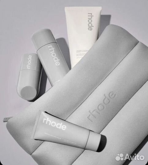 Rhode Набор косметики в косметичке The Rhode kit