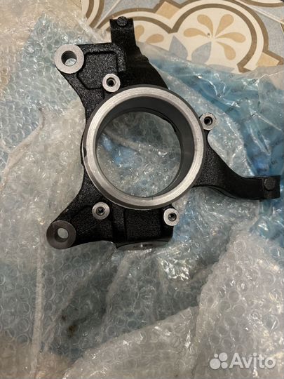 Кулак поворотный тайота камри camry 2011-2018