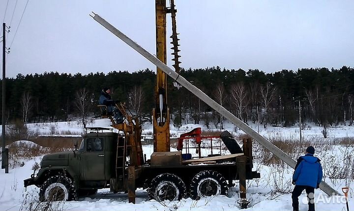 Ямобур. Установка столбов электрических, опор лэп