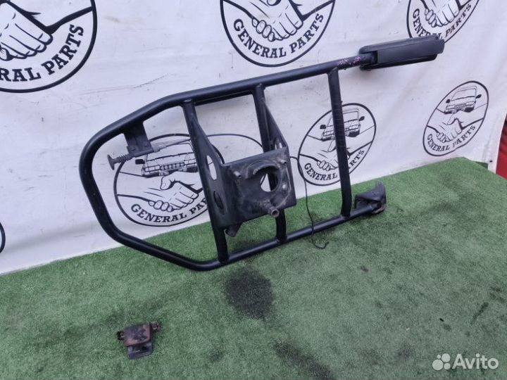 Крепление запасного колеса Toyota Land Cruiser