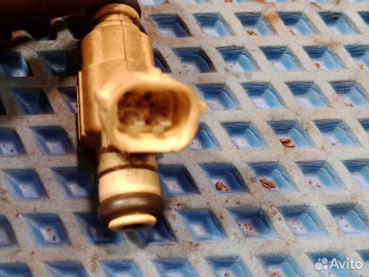 Форсунка топливная Kia Sportage 2 2.0I 2008