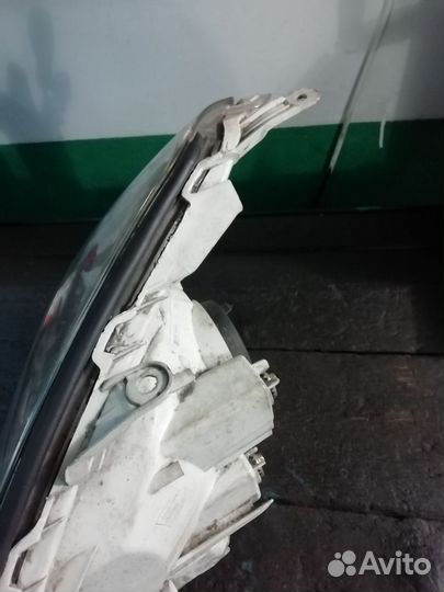 Фара тайота алион правая