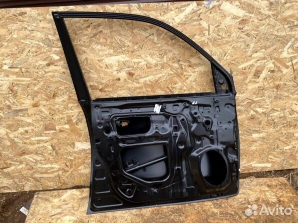 Дверь передняя левая Toyota Land Cruiser 200