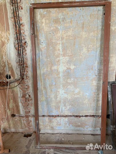 Дверь металлическая с коробкой
