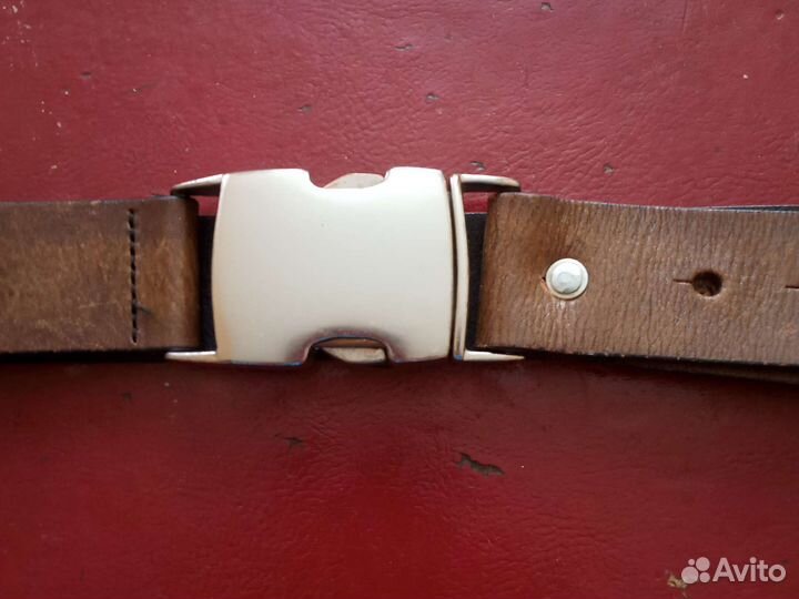 Мужской кожаный ремень с пряжкой