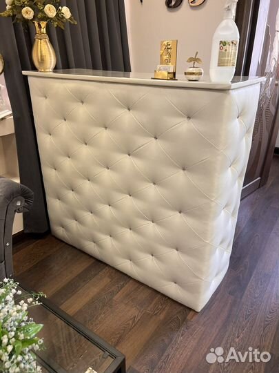 Стойка ресепшн