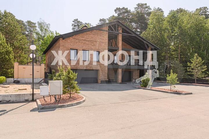 Дом 507,6 м² на участке 7,5 сот.