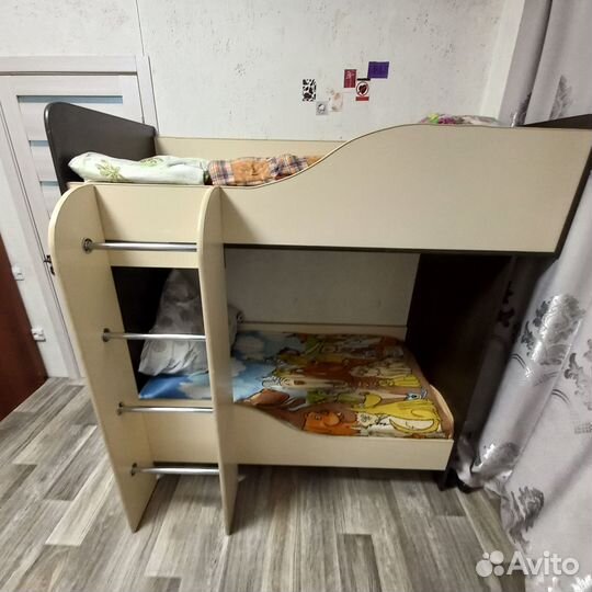 Двухъярусная кровать