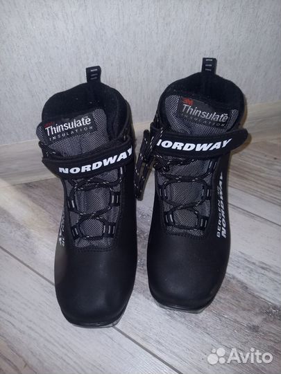 Лыжные ботинки детские 32р., 33р