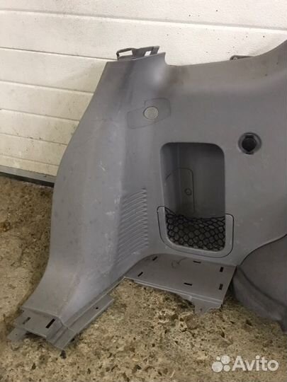 Обшивка багажника KIA Sorento, левая BL