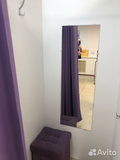 Примерочная кабина со шторой и пуфиком