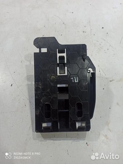 Кронштейн(крепление) блока управления (Audi Q8)