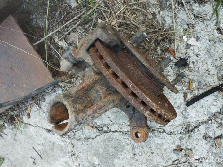 Кулак поворотный передний левый Ford Tourneo