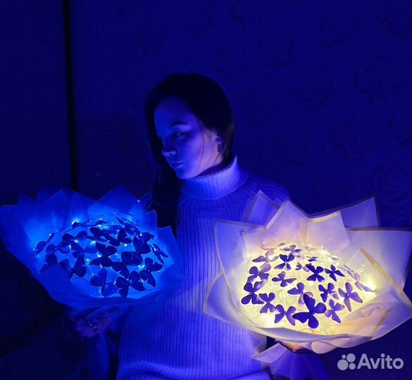 Букет из бабочек светящийся