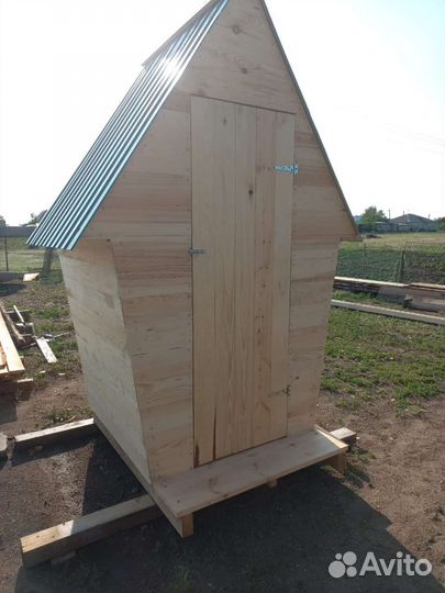 Уличный туалет деревянный