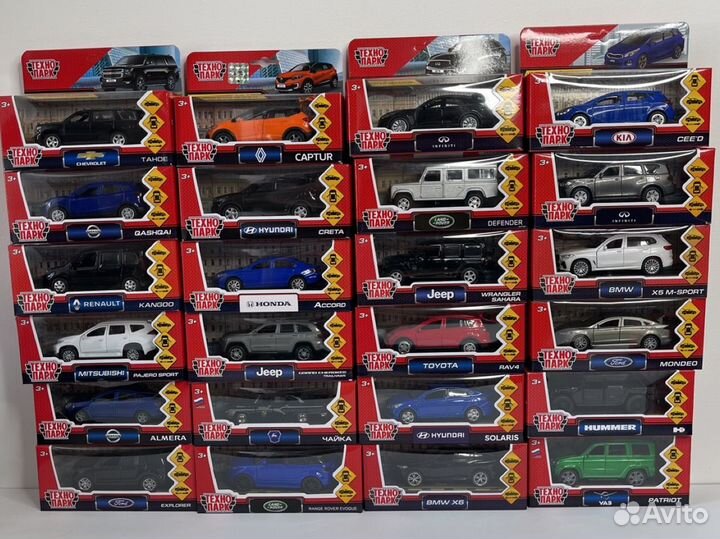 Модель машинки металлическая 1:43 в коробке