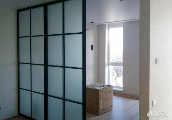 Раздвижная перегородка с матовым стеклом