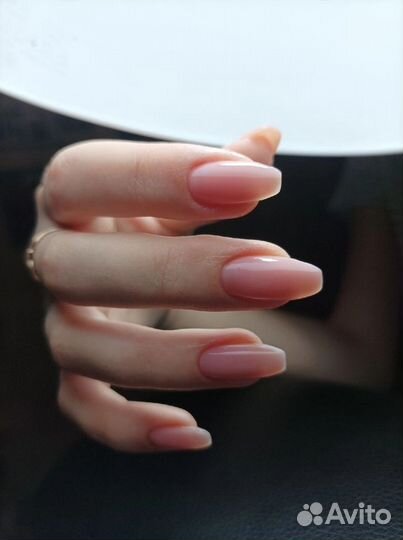 Модель на маникюр