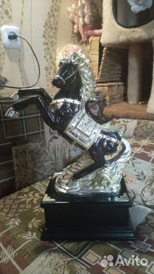 Сувенир Конь в золотой попоне