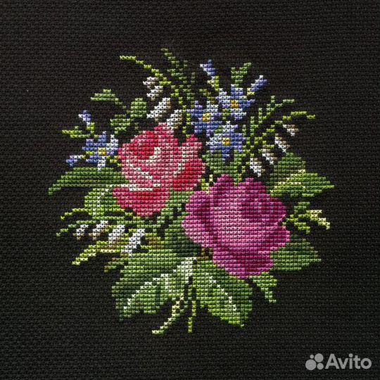 Небольшая вышивка крестиком. Букетик