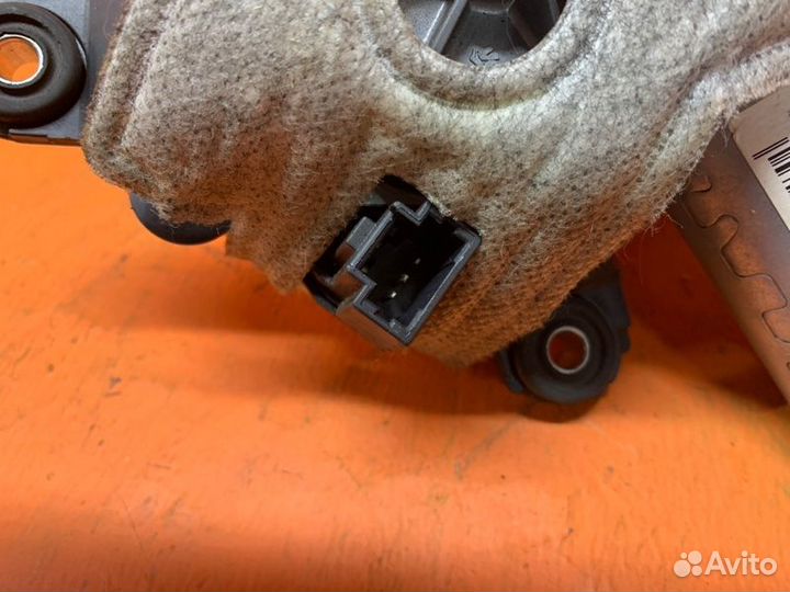 Моторчик стеклоочистителя задний Nissan Pathfinder