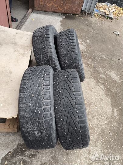 Pirelli Ice Zero 215/65 R16