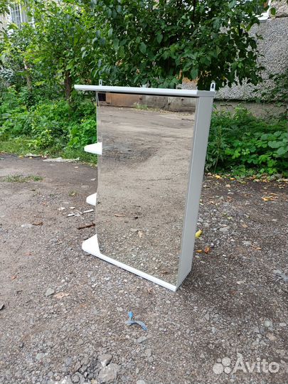 Полочка для ванной с зеркалом