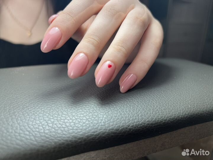 Модель на маникюр