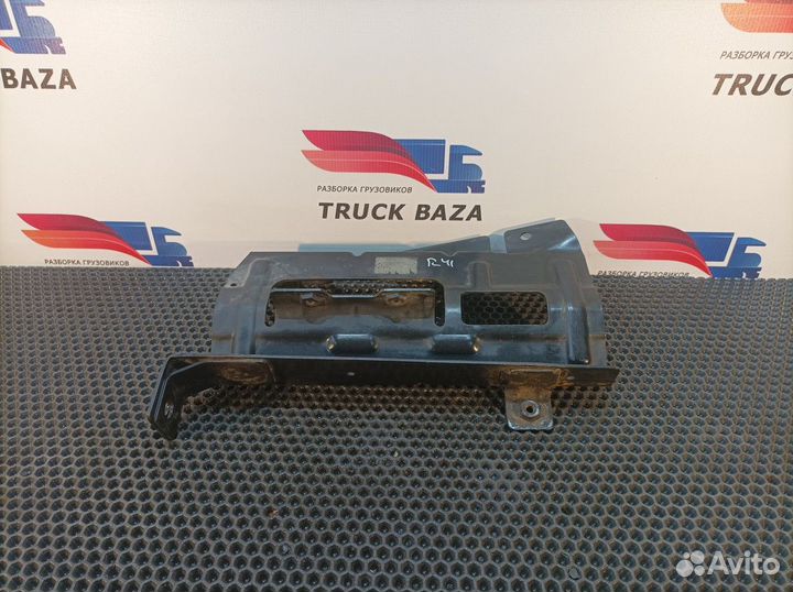 Кронштейн подножки левый Renault T