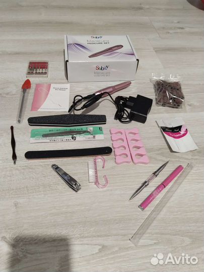 Аппарат для маникюра с набором инструментов