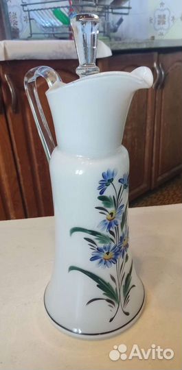 Большой кувшин из молочного стекла СССР