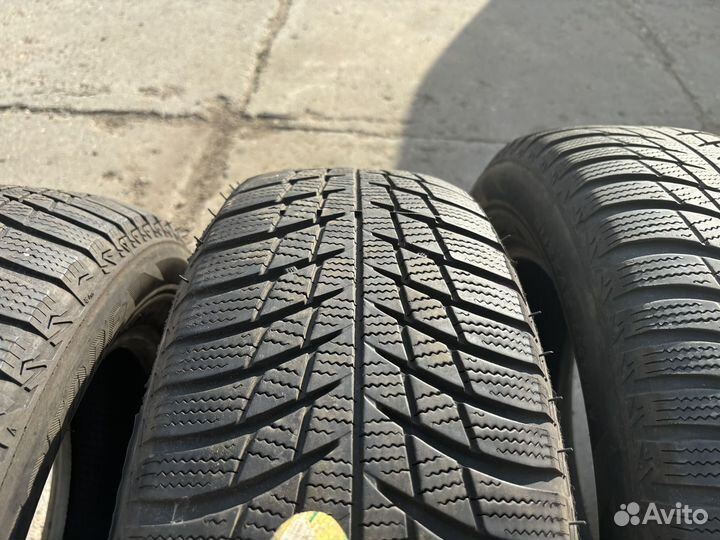 Bridgestone Blizzak LM-001 215/65 R17
