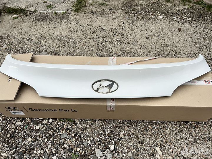 Молдинг крышки багажника