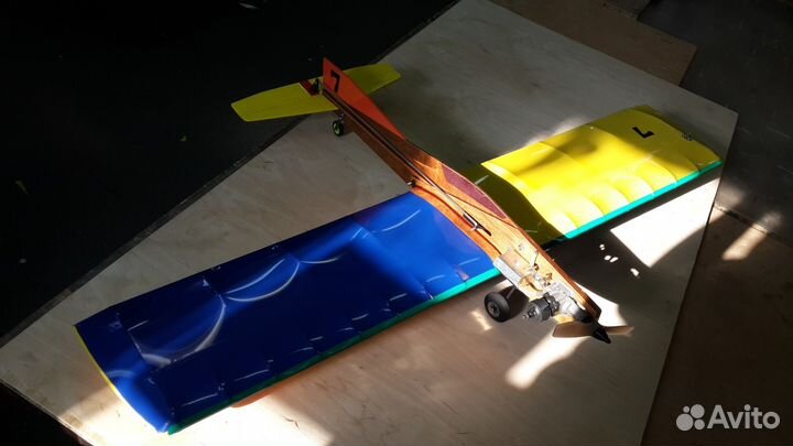 Кордовая пилотажная модель самолёта 