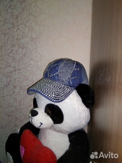 Бейсболка со стразами кепка