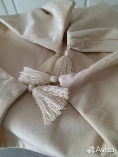 Наволочки с кисточками новые (2 шт)