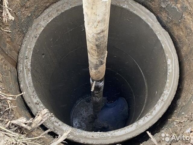 Углубление колодцев железнодорожный. Копка колодцев в калужской. Углубление колодца. При копке наткнулись на сети подземные. Чистка колодцев вологда.