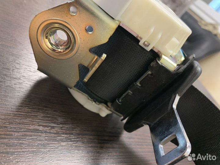 Ремень безопасности задний Bmw 520D E60 N47 2009