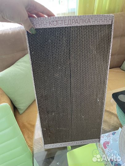 Лоток, миски и когтеточка