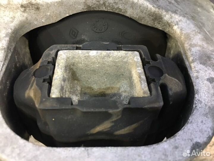 Подушка двигателя правая Renault Duster