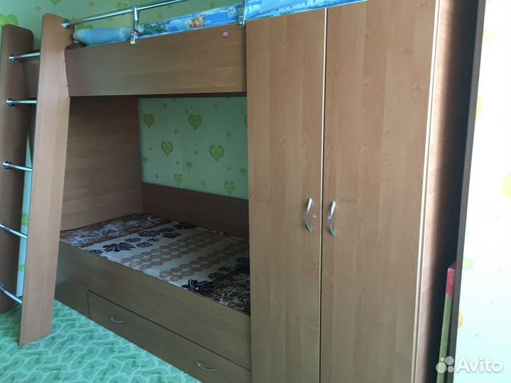 Двухъярусная кровать