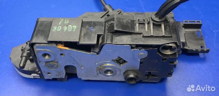 Ситроен С4 Пикассо Замок передней двери Прав