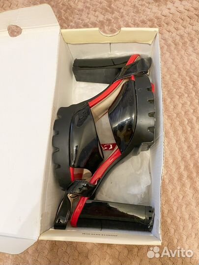 Босоножки женские