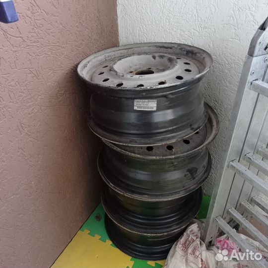 Штампованный диск R 16