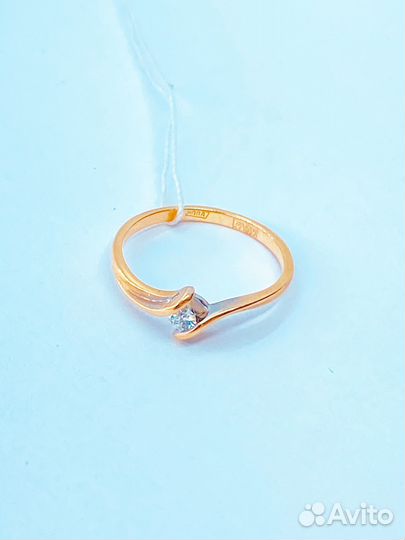 Кольцо с природным камнем Золото